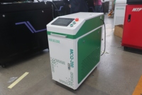 Precio bajo 200W 100W Maleta Mini Limpiador de tipo portátil Máquina de limpieza láser para eliminación de óxido