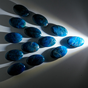 Pierres de palmier en <span class=keywords><strong>apatite</strong></span> <span class=keywords><strong>bleue</strong></span> plate cristal de guérison Feng Shui cristal artisanat pierre Mini pierres de palmier en <span class=keywords><strong>apatite</strong></span> <span class=keywords><strong>bleue</strong></span> en gros - Product Image 6