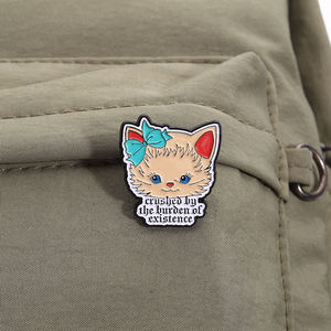 可爱悲伤猫珐琅别针卡通小猫胸针搞笑蝴蝶结动物徽章饰品礼品朋友衣服背包批发 - Product Image 3