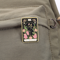 Chat noir émail broche Tarot carte Floral Punk gothique broche revers Badge bijoux cadeau pour amis en gros