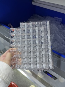 Machine à glaçons carrés en acier inoxydable à refroidissement par air/eau, économie d'énergie, 200 lb (100 <span class=keywords><strong>kg</strong></span>/24h), pour restaurant et café - Product Image 4