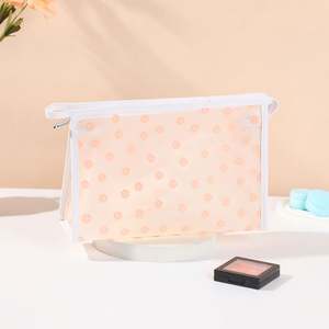 Vente chaude Petite Fleur En Peluche Fraîche Stockage Voyage Portable Sec Humide Séparation Maquillage Sac Fermeture À Glissière Fait Polyester - Product Image 6