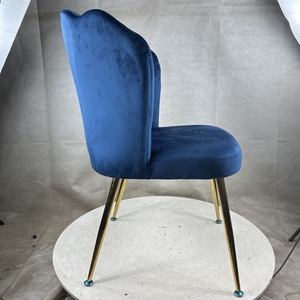 Nordischer Samt-Esszimmerstuhl für Küche und Restaurant, Teddy-Esszimmerstuhl, Moderner Luxus-Essstuhl in Weiß mit Bouclé-Bezug und Goldenen Beinen - Product Image 5