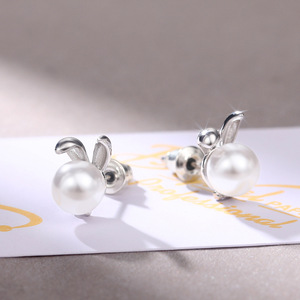 Collana con Orecchie di Gatto e Perle Finte, Ciondolo Dolce e Giocoso per Ragazze e Donne - Product Image 3