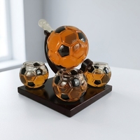 Coffret Cadeau de Vin de Football Écoresponsable Fait Main Premium – Carafe Globe de Football et Verres Assortis – Idéal pour Hommes