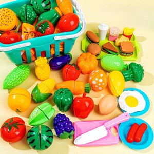 Set da Cucina Giocattolo in Plastica per Tagliare Frutta e Verdura, Cesto per Torte per Bambine Appassionate di Cucinare - Product Image 1