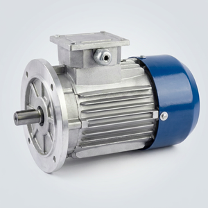 Motor eléctrico industrial compacto con carcasa de aluminio, trifásico de alto rendimiento para automatización de maquinaria e ingeniería. - Product Image 1