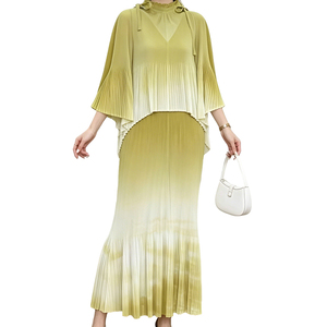 Conjunto de dos piezas informal de verano <span class=keywords><strong>para</strong></span> <span class=keywords><strong>mujer</strong></span> de alta calidad Miyake plisado bordado Terno Falda larga plisada tejida de poliéster suelta - Product Image 3
