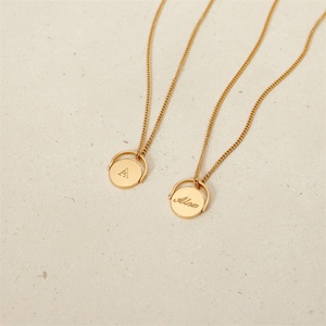 Pendentif rond en acier inoxydable fin, collier personnalisé avec pendentif lettre 26 - Product Image 2