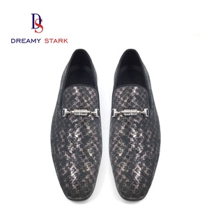 Tige de chaussure rétro faite à la main, durable, à motif spécial, avec logo personnalisé en cuir de vachette imitant la texture de la peau de serpent - Product Image 5