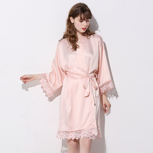 Robe de mariée en <span class=keywords><strong>satin</strong></span> de soie personnalisée avec logo, <span class=keywords><strong>couleur</strong></span> unie, dentelle, robe de demoiselle d'honneur, kimono, peignoir, robe de fête de mariage, col en V - Product Image 3