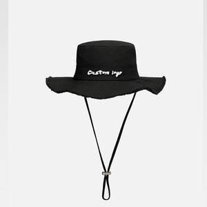 Chapeau de plage d'été avec bord effiloché réglable et sangle brodée. Chapeau de pêcheur luxueux 100% coton. - Product Image 6