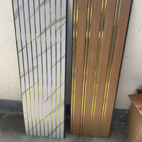 Carreaux de plafond en plastique noir 25mm Revêtement de plafond en PVC Cielo Raso De Pvc Techo Panneau de plafond intérieur De Techo De Pvc Panneau mural