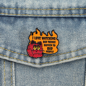 Broches de Esmalte con Diseño de Gato Demonio Rojo, Amo Ver que las Malas Cosas le Pongan de Golpe en la Cabeza a los Malos, Insignia para Solapa, Joyería, Regalo, Venta al por Mayor - Product Image 1
