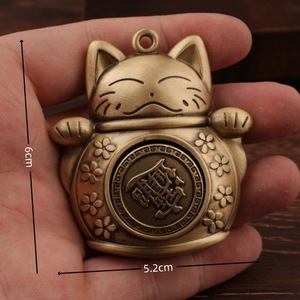 Colgante de Gato de la Suerte de Latón Ruilang, Amuleto Metálico Estilo Chino con Cuerda para Decoración o Regalo - Product Image 4