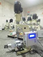 Machine de rivetage orbitale à axe XY à guidage linéaire de haute précision pour l'assemblage de coques et de supports de téléphone