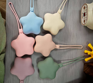 Bolsa de almacenamiento de silicona portátil minimalista, bolsa de almacenamiento para chupete de bebé de una pieza de color sólido, con diseño de estrellas - Product Image 1