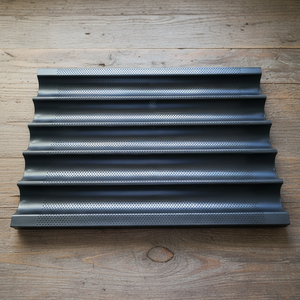 Teglia da Forno Monouso Antiaderente Ecologica in Metallo Perforato per <span class=keywords><strong>5</strong></span> Baguette - Product Image 1