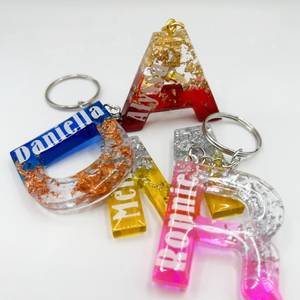 Portachiavi personalizzato con nome in resina personalizzato Glitter personalizzato portachiavi con lettera regalo <span class=keywords><strong>per</strong></span> <span class=keywords><strong>lei</strong></span> - Product Image 1