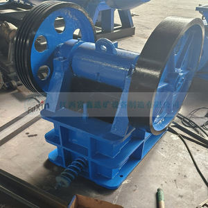 Concasseur à mâchoires Max 15t/h pour usage minier, couleur bleue, moteur AC, faible coût d'entretien - Product Image 1