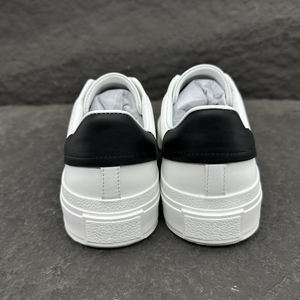 2025 nuevos zapatos blancos para hombres, diseño de cuero ligero, zapatos casuales de diseñador bajos versátiles - Product Image 6