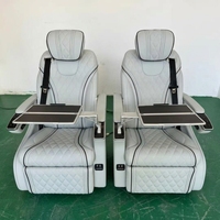 Accessoires d'intérieur de luxe pour fourgonnette, très demandés, avec siège de fourgonnette adaptable et siège de voiture personnalisé doté d'une petite table de travail pliable.