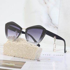 Lunettes de soleil pour femmes de style européen, UV400, monture en PC, œil de chat, tendance, design à la mode, noir et rose - Product Image 3