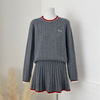 Ensembles de style preppy pour femmes, collection automne, vente en gros S-L : Haut à col rond et jupe longue tricotée, brodée, respirante et écoresponsable