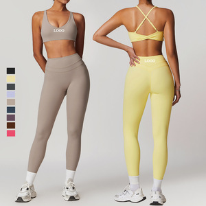 Set Sportivo Personalizzato con Reggiseno Sportivo Elasticizzato a 4 Vie con Spalline Regolabili e Leggings a Vita Alta per Yoga, Palestra e Pilates - Product Image 1