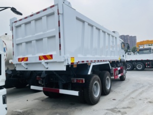 Nouveau 2026 Sinotruk Howo TX 6*4 10 roues 371 ch 30 tonnes Diesel <span class=keywords><strong>Camion</strong></span> <span class=keywords><strong>benne</strong></span> basculante pour le transport de sable et de pierres à vendre (versions LHD et RHD) - Product Image 5