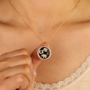 Colgante de moneda redonda de esmalte negro para mujer, collar de la suerte, cz, promoción - Product Image 4