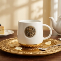 Mug à café en céramique vintage personnalisé classique avec badge en cuivre, mug rétro avec médaille de sirène pour cadeau d'anniversaire de couple