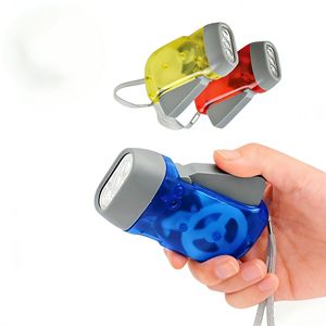 Linterna LED de aleación de aluminio con manivela, clasificación de impermeabilidad IP68, con alimentación por manivela, adecuada para camping y primeros auxilios. - Product Image 1