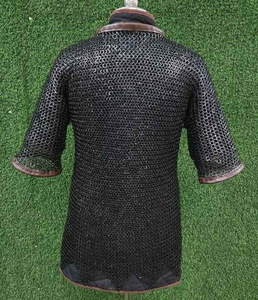 Haut de gilet médiéval en acier doux avec garniture en cuir, anneaux rivetés plats de 0,9 mm avec rondelle, armure de haubert pour reconstitution historique - Product Image 3