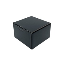 Boîte d'emballage carrée en carton ondulé E-flute noir et blanc mat renforcé anti-pression pour casquettes de baseball, en gros, en stock, offre spéciale