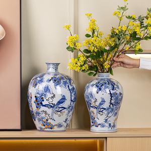 Jarrón Tradicional Chino de Porcelana Azul y Blanca <span class=keywords><strong>con</strong></span> Motivo de Uvas y Pájaros, Estilo Antiguo, <span class=keywords><strong>con</strong></span> Ribete <span class=keywords><strong>Dorado</strong></span>, Decoración Artesanal para el Hogar - Product Image 1