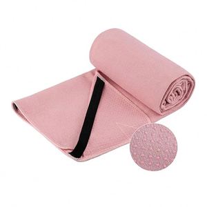 Serviette de yoga antidérapante en microfibre écologique avec poche, impression personnalisée par sublimation - Product Image 1