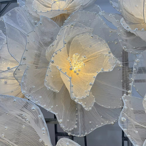 Nouvelle conception <span class=keywords><strong>de</strong></span> fleur géante en organza faite à la main et personnalisée avec lanterne pour la décoration <span class=keywords><strong>de</strong></span> mariage, fleur <span class=keywords><strong>de</strong></span> <span class=keywords><strong>fond</strong></span> - Product Image 6