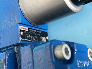R901062025 4WRZ10W6-85-7X/6EG24N9TK4/D3M วาล์วควบคุมทิศทางแบบสัดส่วนที่ทำงานด้วยสัญญาณนำร่อง - Product Image 3