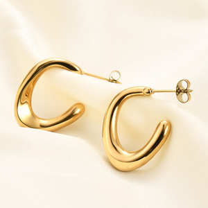 Boucles d'oreilles clous géométriques en forme de U en acier inoxydable doré 21 mm, boucles d'oreilles créoles tendance - Product Image 3