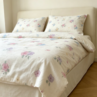 Lot de literie en microfibre de luxe, comprenant taies d'oreiller et couvre-lit, en provenance de surplus de stock, à prix de liquidation en gros