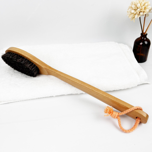 Brosse de bain en bois de hêtre naturel avec long manche ergonomique, poils de sanglier et sisal, exfoliant pour le corps, brosse de douche anti-cellulite - Product Image 5