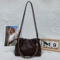 Sac à bandoulière mini en PU souple style bohème populaire en Chine 2026, sac à main portable de luxe pour femme avec chaîne dorée