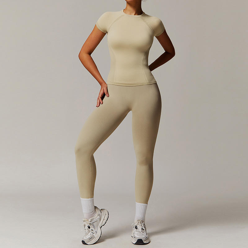 สีเบจ + เสื้อ + กางเกงรัดรูป