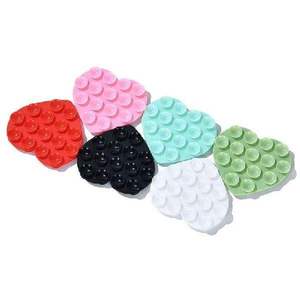 Soporte para teléfono de silicona en forma de corazón con dispositivo de fijación magnética, adecuado para salpicaderos de automóviles. Disponible en varios colores. - Product Image 6