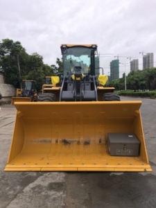 Cargadora de Ruedas LW400KN de 4000 kg y 2.4 m3 con Motor Diésel Importado para Construcción, Disponible en Stock - Product Image 4