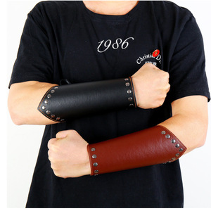 สายรัดข้อมือหนังสไตล์พังก์แบบสั่งทำพิเศษสำหรับปั่นจักรยาน สายหนังแบบกว้างสไตล์เรโทรมินิมอล สร้อยข้อมือหนังเท่ห์และมีสไตล์สำหรับผู้ชาย ใช้สำหรับป้องกันการบาดเจ็บในการเล่นกีฬา - Product Image 1