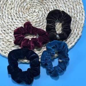 Coleteros anchos de terciopelo de alta gama al por mayor, lazos de terciopelo versátiles, nuevo estilo coreano de moda, lazos de terciopelo para el cabello de gran venta. - Product Image 4