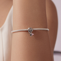 Breloque Garçon de Dessin Animé Plaqué Argent avec Cœur Rose Sertie de Cristaux, Bijou Unisexe, Cadeau