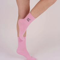 NOUVEAUTÉ Chaussettes de Pilates antidérapantes Faible MOQ Confortables et mignonnes avec broderie Chaussettes de yoga de qualité supérieure Chaussettes de barre de Pilates et de ballet